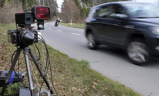 176 km në orë në rrugën ku lejohen 80, i merret patenti dhe makina